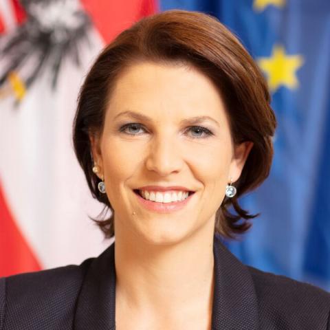 Karoline Edtstadler