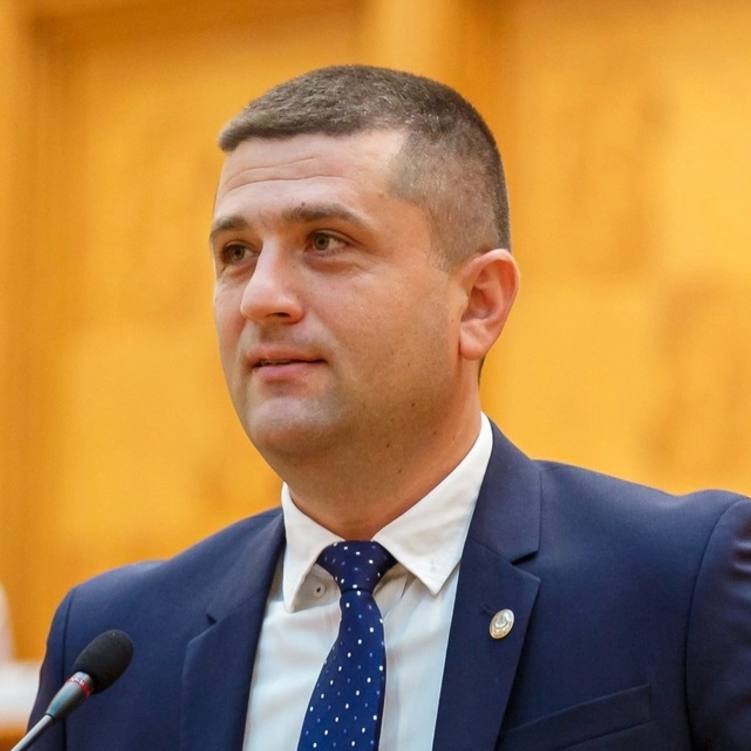 Radu-Dinel  Miruță