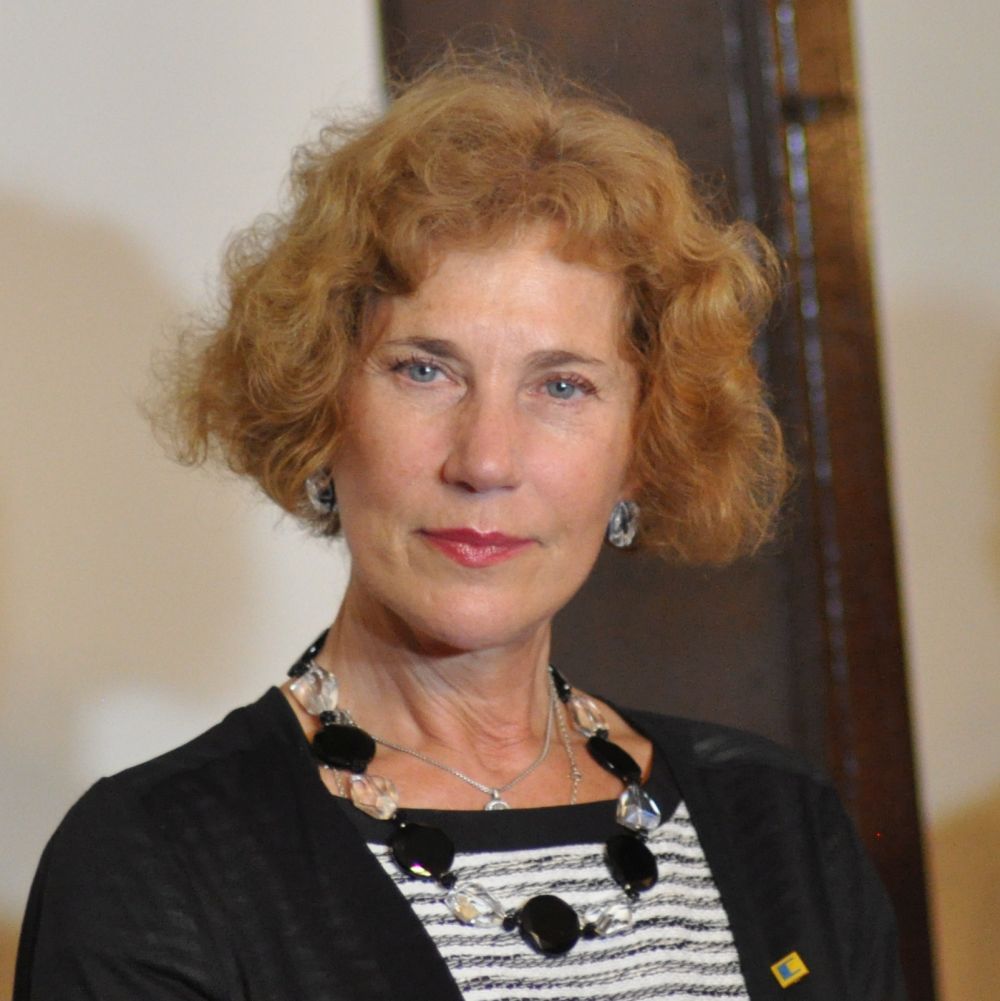 Elena  Poptodorova